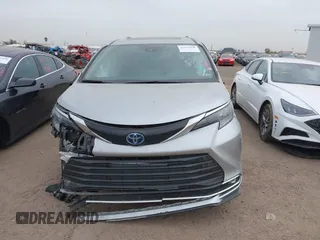 2024 Toyota Sienna XLE with VIN 5TDYRKEC3RS193861, listed as a IAAI auction lot 41567890 with 18,630 mi miles. Bid and sale history available at carsss.com. Image 12.