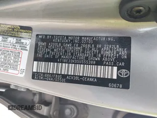 2005 Toyota Camry STD z VIN 4T1BE32K05U555388, wystawiony jako IAAI lot #42119726 z przebiegiem 148 376 mil mil oraz . Historia ofert i sprzedaży dostępna na DreamBid. Obrazek 9.
