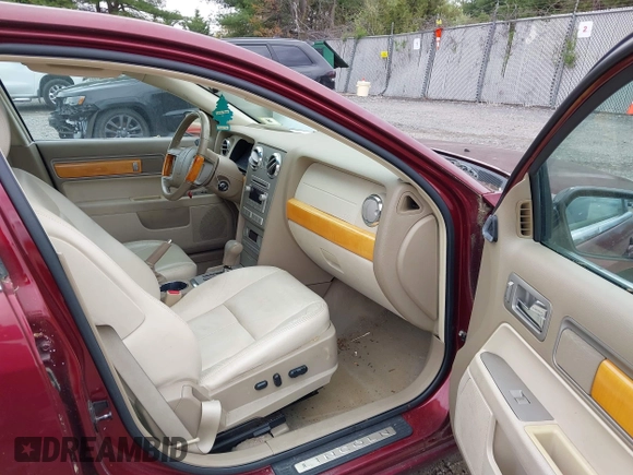 2007 Lincoln MKZ z VIN 3LNHM26TX7R625371, wystawiony jako IAAI lot #42051234 z przebiegiem 152 777 mil mil oraz . Historia ofert i sprzedaży dostępna na DreamBid. Obrazek 5.