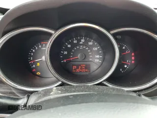 2013 Kia Sorento LX z VIN 5XYKT3A63DG400462, wystawiony jako Copart lot #57388925 z przebiegiem 304 354 mil mil oraz Szkoda całkowita • Salvage title. Historia ofert i sprzedaży dostępna na DreamBid. Obrazek 9.