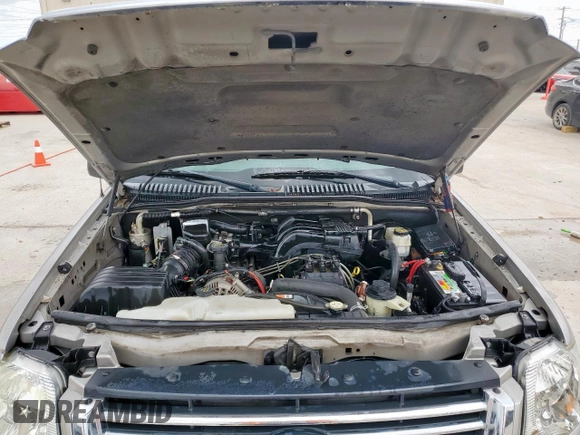 2008 Ford Explorer XLT с VIN 1FMEU63E28UB15185, выставлен на аукционе Copart как лот 54689525 с пробегом 149 516 миль миль и Чистый • Clean title. История ставок и продаж доступна на DreamBid. Изображение 12.