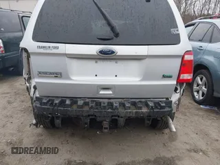 2011 Ford Escape XLT z VIN 1FMCU9DG1BKB17330, wystawiony jako IAAI lot #41822516 z przebiegiem 154 243 mil mil oraz . Historia ofert i sprzedaży dostępna na DreamBid. Obrazek 6.