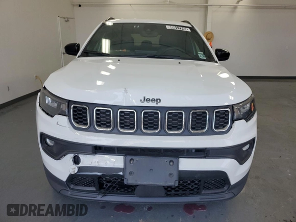 2024 Jeep Compass Latitude with VIN 3C4NJDBN0RT111456, listed as a Copart auction lot 60617745 with 26,593 mi miles and Clean title. Bid and sale history available at DreamBid. Image 5.