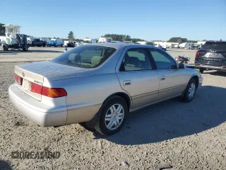 2000 Toyota Camry CE z VIN 4T1BG22K7YU738912, wystawiony jako Copart lot #88852845 z przebiegiem 122 569 mil mil oraz Szkoda całkowita • Salvage title. Historia ofert i sprzedaży dostępna na DreamBid. Obrazek 3.