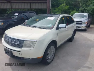 2008 Lincoln MKX z VIN 2LMDU68C18BJ15272, wystawiony jako IAAI lot #42182342 z przebiegiem Nie podano mil oraz . Historia ofert i sprzedaży dostępna na DreamBid. Obrazek 2.