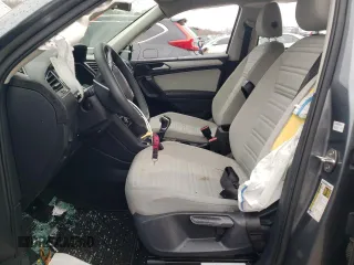 2022 Volkswagen Tiguan S z VIN 3VV1B7AX0NM131082, wystawiony jako Copart lot #47800415 z przebiegiem 59 966 mil mil oraz Szkoda całkowita • Salvage title. Historia ofert i sprzedaży dostępna na DreamBid. Obrazek 7.