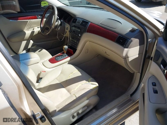 2002 Lexus ES 300 with VIN JTHBF30G020078480, listed as a IAAI auction lot 41844870 with 150,801 mi miles. Bid and sale history available at carsss.com. Image 5.