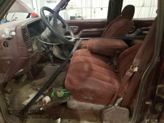 1995 Chevrolet Tahoe z VIN 1GNEK13KXSJ427631, wystawiony jako Copart lot #52624475 z przebiegiem 228 492 mil mil oraz Nie do naprawy. Historia ofert i sprzedaży dostępna na DreamBid. Obrazek 7.