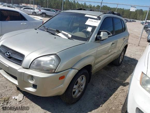 2008 Hyundai Tucson SE with VIN KM8JN12D28U812458, listed as a IAAI auction lot 41863046 with NaN miles. Bid and sale history available at carsss.com. Image 2.