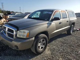 2006 Dodge Dakota SLT with VIN 1D7HE48K96S528687, listed as a Copart auction lot 45190215 with 121,153 mi miles and Salvage Title. Bid and sale history available at carsss.com. Image 1.