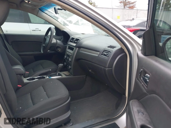 2010 Ford Fusion SE with VIN 3FAHP0HA5AR405869, listed as a IAAI auction lot 42135556 with 189,712 mi miles and . Bid and sale history available at carsss.com. Image 5.