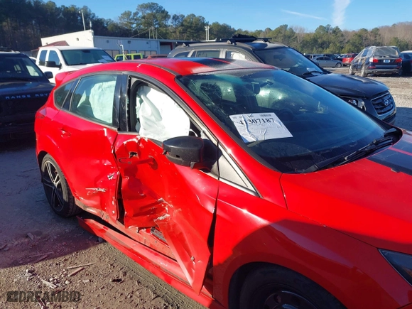 2015 Ford Focus ST with VIN 1FADP3L98FL238958, listed as a IAAI auction lot 41307187 with 162,927 mi miles. Bid and sale history available at carsss.com. Image 6.