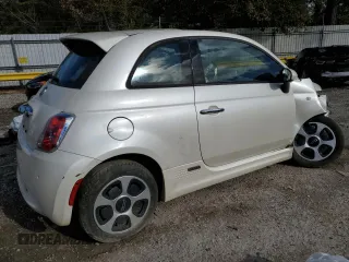 2017 FIAT 500e with VIN 3C3CFFGE7HT633047, listed as a Copart auction lot 87246084 with 38,963 mi miles and Salvage Title. Bid and sale history available at carsss.com. Image 3.