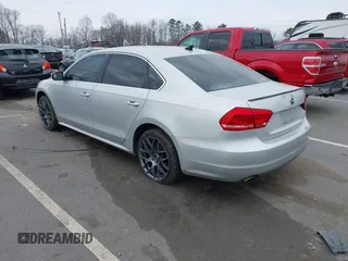 2013 Volkswagen Passat SE z VIN 1VWBP7A30DC115737, wystawiony jako IAAI lot #41626235 z przebiegiem 257 880 mil mil oraz . Historia ofert i sprzedaży dostępna na DreamBid. Obrazek 3.