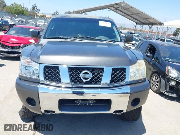 2006 Nissan Titan XE z VIN 1N6AA06B06N551578, wystawiony jako IAAI lot #42403828 z przebiegiem 143 420 mil mil oraz . Historia ofert i sprzedaży dostępna na DreamBid. Obrazek 12.
