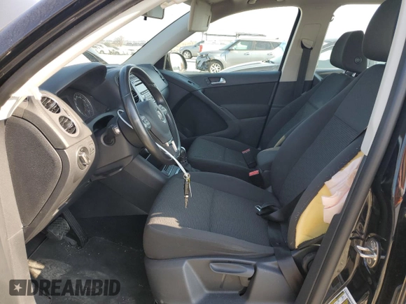 2014 Volkswagen Tiguan SE z VIN WVGAV3AX3EW512497, wystawiony jako Copart lot #43221255 z przebiegiem 94 633 mil mil oraz Szkoda całkowita • Salvage title. Historia ofert i sprzedaży dostępna na DreamBid. Obrazek 7.
