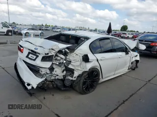 2019 BMW M5 z VIN WBSJF0C50KB448040, wystawiony jako Copart lot #54800055 z przebiegiem Nie podano mil oraz Czysty tytuł • Clean title. Historia ofert i sprzedaży dostępna na DreamBid. Obrazek 3.
