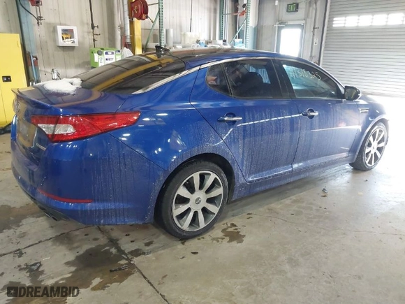 2012 Kia Optima SX with VIN 5XXGR4A69CG072557, listed as a IAAI auction lot 41318325 with 185,271 mi miles. Bid and sale history available at carsss.com. Image 4.