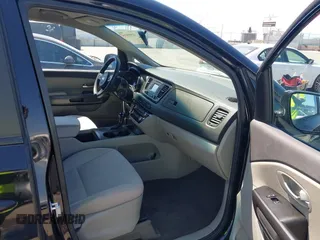2016 Kia Sedona LX with VIN KNDMB5C13G6178411, listed as a IAAI auction lot 41993035 with 118,585 mi miles. Bid and sale history available at carsss.com. Image 5.