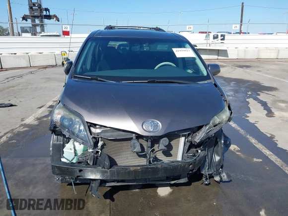 2012 Toyota Sienna SE with VIN 5TDXK3DCXCS233593, listed as a IAAI auction lot 41959611 with 85,558 mi miles. Bid and sale history available at carsss.com. Image 13.