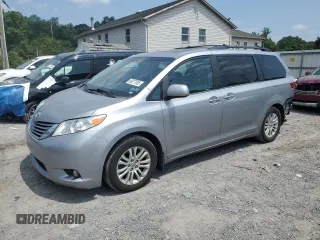 2017 Toyota Sienna XLE Auto Access Seat with VIN 5TDYZ3DC7HS900658, listed as a Copart auction lot 65877085 with 153,841 mi miles and Salvage title. Bid and sale history available at DreamBid. Image 1.