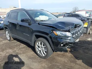 2024 Jeep Compass Latitude Lux with VIN 3C4NJDFN0RT140417, listed as a IAAI auction lot 41657031 with 4,449 mi miles and . Bid and sale history available at DreamBid. Image 1.