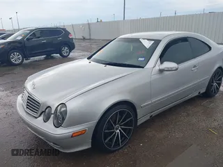 2001 Mercedes-Benz CLK 320/430 z VIN WDBLJ65G31F190943, wystawiony jako IAAI lot #42182943 z przebiegiem 127 102 mil mil oraz . Historia ofert i sprzedaży dostępna na DreamBid. Obrazek 6.