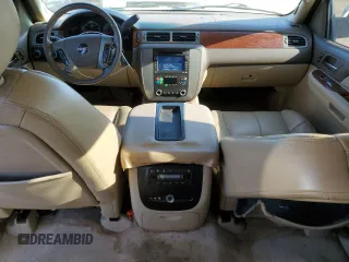 2008 GMC Yukon SLT 4SA z VIN 1GKFK13028J192313, wystawiony jako Copart lot #89207235 z przebiegiem 240 812 mil mil oraz Szkoda całkowita • Salvage title. Historia ofert i sprzedaży dostępna na DreamBid. Obrazek 8.