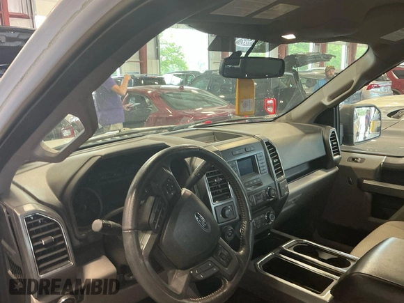 2018 Ford F-150 XL z VIN 1FTEX1CP3JKF23650, wystawiony jako IAAI lot #42785538 z przebiegiem 78 723 mil mil oraz . Historia ofert i sprzedaży dostępna na DreamBid. Obrazek 29.