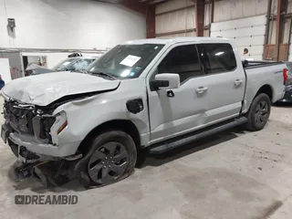 2024 Ford F-150 Lightning Lariat с VIN 1FT6W5L72RWG24374, выставлен на аукционе IAAI как лот 42296397 с пробегом Не указан миль и . История ставок и продаж доступна на DreamBid. Изображение 2.