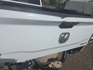2022 Ram 2500 Tradesman z VIN 3C6UR5HJ9NG350612, wystawiony jako IAAI lot #42369360 z przebiegiem 72 098 mil mil oraz . Historia ofert i sprzedaży dostępna na DreamBid. Obrazek 1.