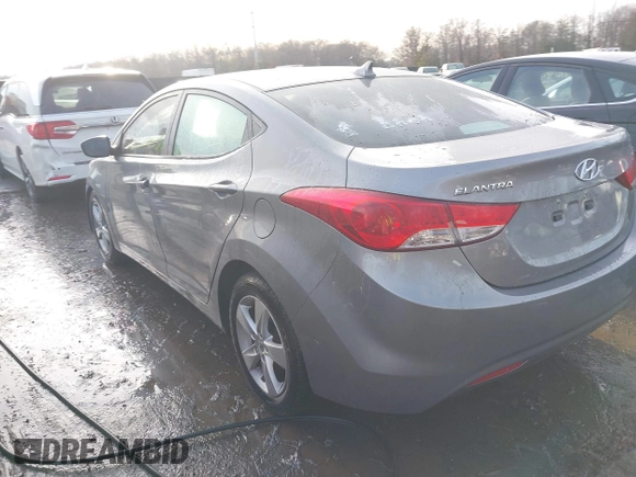 2011 Hyundai Elantra GLS z VIN KMHDH4AE1BU093985, wystawiony jako IAAI lot #41101288 z przebiegiem 80 882 mil mil oraz . Historia ofert i sprzedaży dostępna na DreamBid. Obrazek 3.