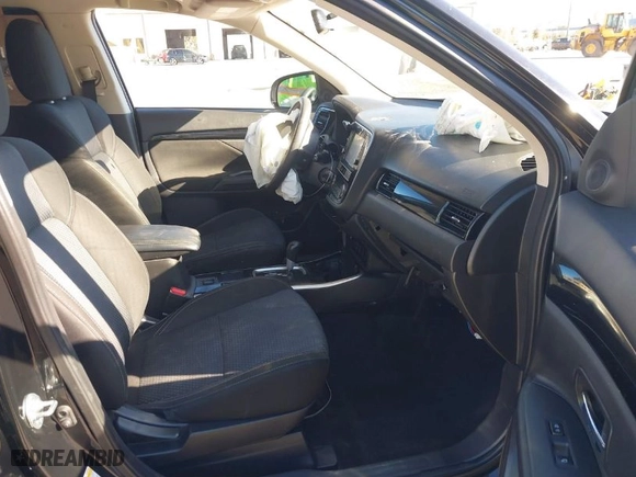 2019 Mitsubishi Outlander ES with VIN JA4AD2A36KZ017617, listed as a IAAI auction lot 41357728 with 252,811 mi miles. Bid and sale history available at carsss.com. Image 5.