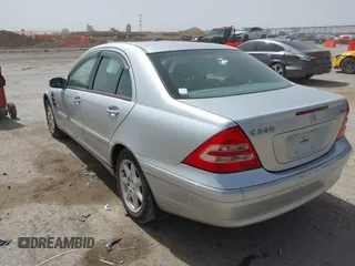 2003 Mercedes-Benz C 240 z VIN WDBRF81J13F377061, wystawiony jako IAAI lot #41770022 z przebiegiem 108 817 mil mil oraz . Historia ofert i sprzedaży dostępna na DreamBid. Obrazek 3.