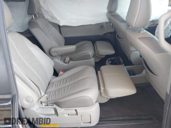 2014 Toyota Sienna XLE z VIN 5TDYK3DC2ES423847, wystawiony jako IAAI lot #40001988 z przebiegiem 130 731 mil mil oraz . Historia ofert i sprzedaży dostępna na DreamBid. Obrazek 8.