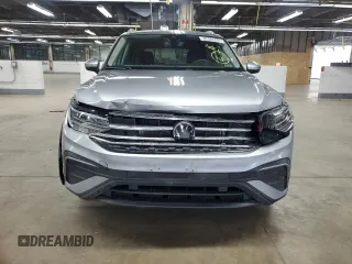 2024 Volkswagen Tiguan SE z VIN 3VV2B7AX0RM107682, wystawiony jako Copart lot #63655555 z przebiegiem 46 998 mil mil oraz Czysty tytuł • Clean title. Historia ofert i sprzedaży dostępna na DreamBid. Obrazek 5.