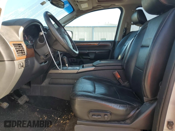 2011 Nissan Armada Platinum z VIN 5N1BA0NC8BN611923, wystawiony jako Copart lot #53615205 z przebiegiem 218 103 mil mil oraz Szkoda całkowita • Salvage title. Historia ofert i sprzedaży dostępna na DreamBid. Obrazek 7.