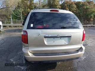 2005 Chrysler Town & Country Touring with VIN 2C4GP54L15R131849, listed as a IAAI auction lot 41933389 with 276,344 mi miles. Bid and sale history available at carsss.com. Image 16.