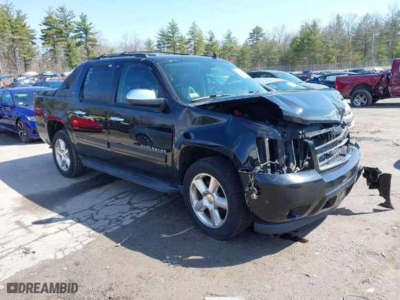 2012 Chevrolet Avalanche LT with VIN 3GNTKFE72CG160193, listed as a IAAI auction lot 42002570 with 147,030 mi miles. Bid and sale history available at carsss.com. Image 1.