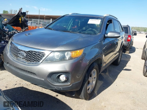 2011 Kia Sorento LX with VIN 5XYKT4A13BG159218, listed as a IAAI auction lot 42049629 with 155,675 mi miles. Bid and sale history available at carsss.com. Image 2.