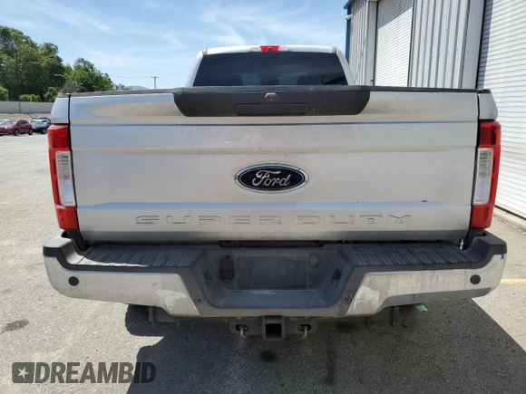 2017 Ford F-250 XL z VIN 1FT7X2AT7HEC55158, wystawiony jako Copart lot #59394225 z przebiegiem 256 564 mil mil oraz Szkoda całkowita • Salvage title. Historia ofert i sprzedaży dostępna na DreamBid. Obrazek 6.