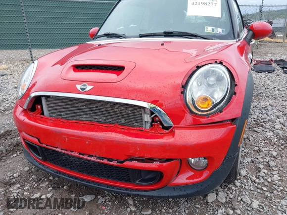 2014 MINI Convertible S с VIN WMWZP3C52ET706272, выставлен на аукционе IAAI как лот 42198277 с пробегом 40 372 миль миль и . История ставок и продаж доступна на DreamBid. Изображение 6.