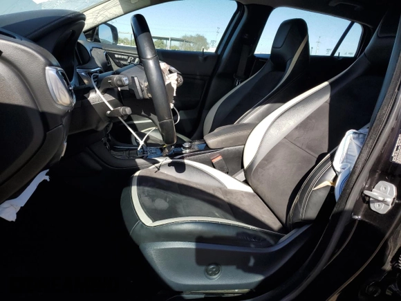 2017 Infiniti QX30 Premium with VIN SJKCH5CP2HA021527, listed as a Copart auction lot 85022454 with 86,799 mi miles and Salvage Title. Bid and sale history available at DreamBid. Image 7.