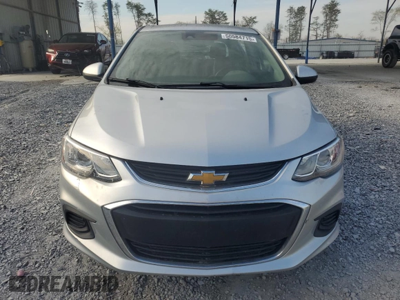2020 Chevrolet Sonic LT z VIN 1G1JG6SB8L4124217, wystawiony jako Copart lot #50584715 z przebiegiem 83 124 mil mil oraz Szkody całkowita. Historia ofert i sprzedaży dostępna na DreamBid. Obrazek 5.