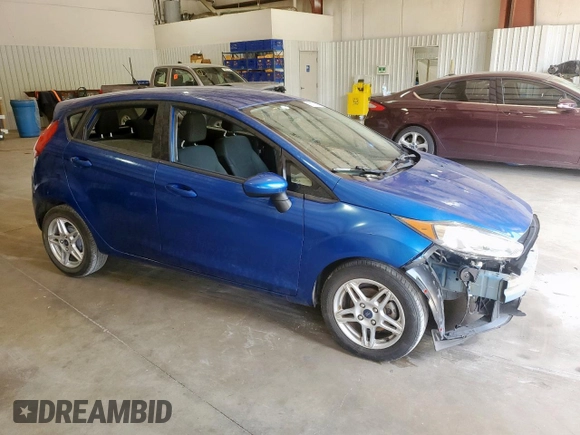 2019 Ford Fiesta SE z VIN 3FADP4EJ4KM142797, wystawiony jako Copart lot #56876095 z przebiegiem 82 545 mil mil oraz Szkoda całkowita • Salvage title. Historia ofert i sprzedaży dostępna na DreamBid. Obrazek 4.