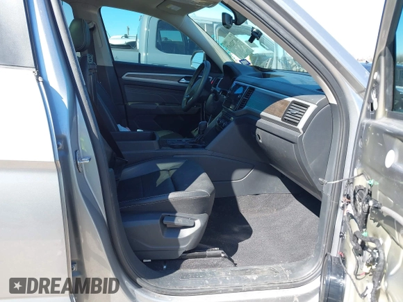 2023 Volkswagen Atlas SE z VIN 1V2JR2CA4PC526973, wystawiony jako IAAI lot #41712167 z przebiegiem 77 370 mil mil oraz . Historia ofert i sprzedaży dostępna na DreamBid. Obrazek 5.