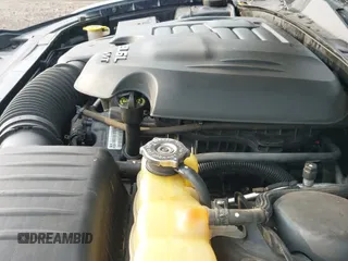 2012 Chrysler 300 Limited z VIN 2C3CCAHG3CH313723, wystawiony jako IAAI lot #43268983 z przebiegiem 207 934 mil mil oraz . Historia ofert i sprzedaży dostępna na DreamBid. Obrazek 20.