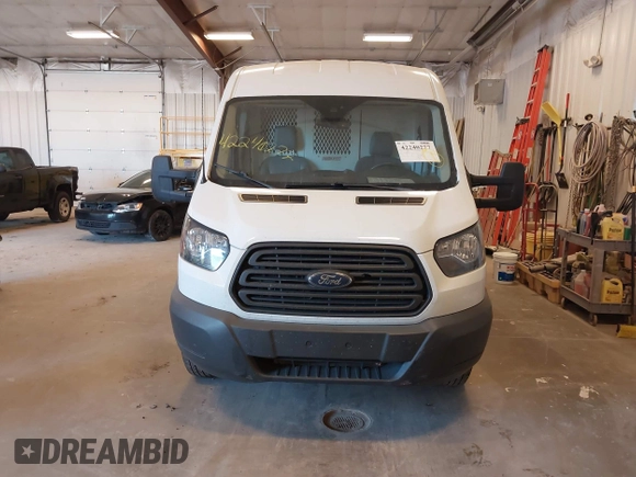 2018 Ford Transit z VIN 1FTBW2CM7JKA87273, wystawiony jako IAAI lot #42240277 z przebiegiem 80 226 mil mil oraz . Historia ofert i sprzedaży dostępna na DreamBid. Obrazek 12.