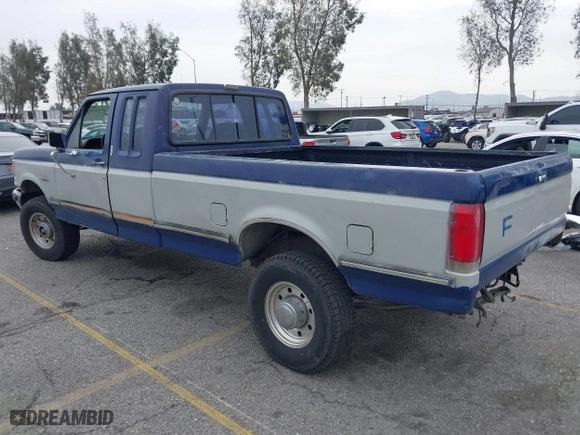 1989 Ford F-250 HD with VIN 1FTHX25G6KKA13830, listed as a IAAI auction lot 41701242 with 1,846 mi miles. Bid and sale history available at carsss.com. Image 3.