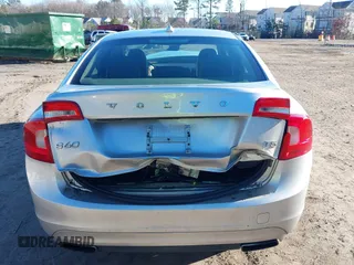 2016 Volvo S60 T5 Drive-E Premier z VIN YV126MFKXG1395519, wystawiony jako IAAI lot #41488969 z przebiegiem 109 130 mil mil oraz . Historia ofert i sprzedaży dostępna na DreamBid. Obrazek 15.
